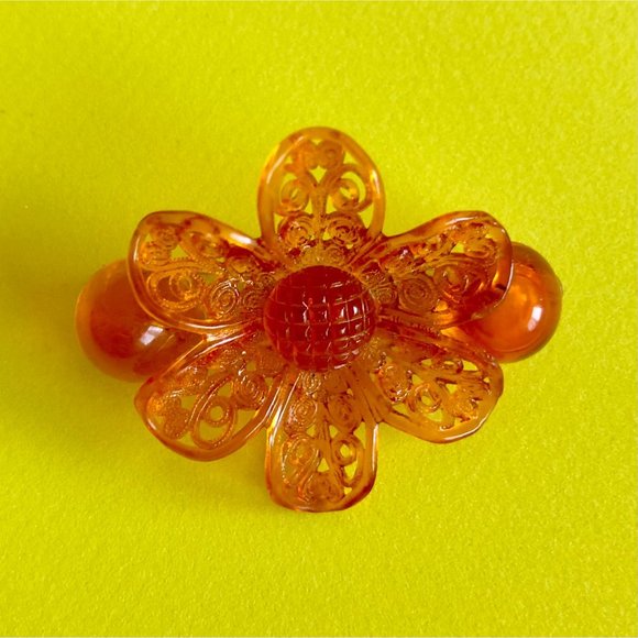 Delicate Vintage Celluloid 1940s Flower Brooch - Picture 1 of 5